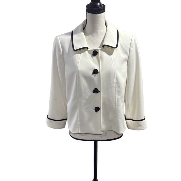 Tahari Jackets & Blazers - Tahari blazer with contrasting piping
